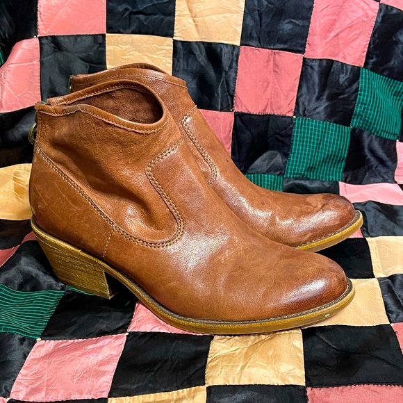 Sofft Shoes - Sofft Women’s Aisley Leather Western Bootie Size 8.5